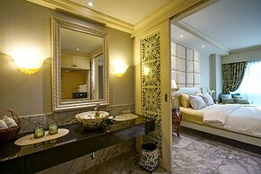 At Pingnakorn Riverside Hotel Chiangmai