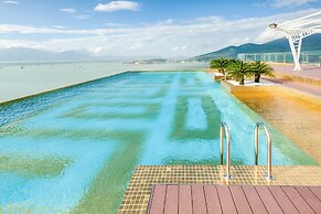 Wyndham Danang Golden Bay