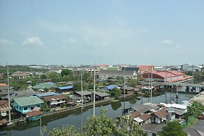 Golden Foyer Suvarnabhumi Airport Hotel
