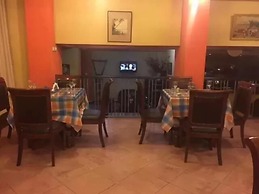 The Lions Den Hotel