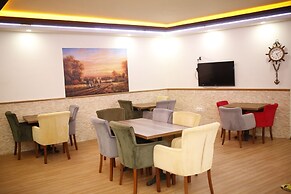 Ozhan Hotel