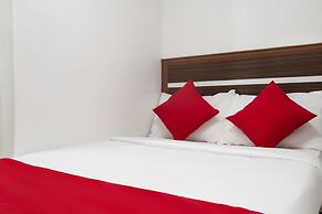 Circle-b Apartelle & Suites