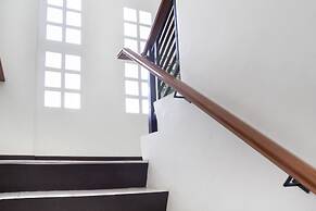 Circle-b Apartelle & Suites