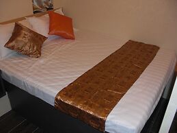 Empire Commercial Hotel