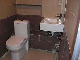 Empire Commercial Hotel