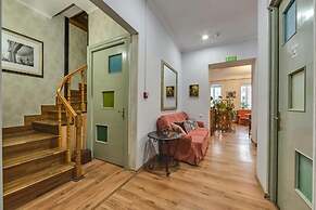HOUSE 52