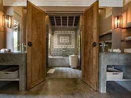 Mannao Estate by Villa Finder