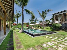 Mannao Estate by Villa Finder