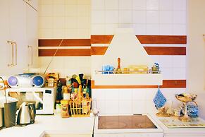 Beautiful, Artistic, Heirloom Apartment