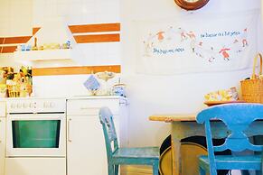 Beautiful, Artistic, Heirloom Apartment