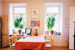 Beautiful, Artistic, Heirloom Apartment