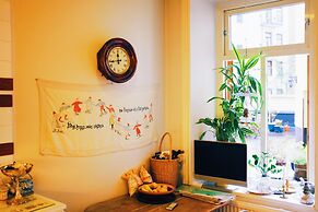 Beautiful, Artistic, Heirloom Apartment
