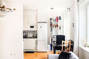 Comfortable Studio Apartment - Midsommarkransen