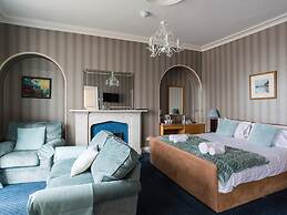 Gwesty'r Marine Hotel & Spa