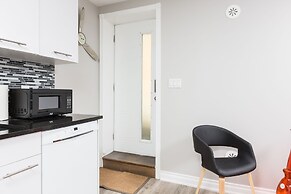 Applewood Suites - Annex Coachhouse Loft