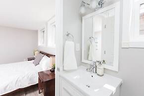 Applewood Suites - Annex Coachhouse Loft