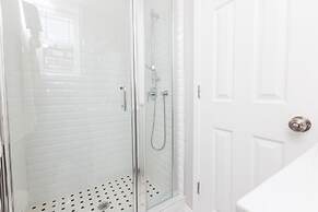 Applewood Suites - Annex Coachhouse Loft