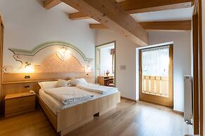 Latemar Hotel Suites & Spa