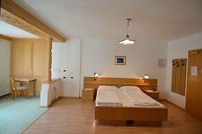 Latemar Hotel Suites & Spa