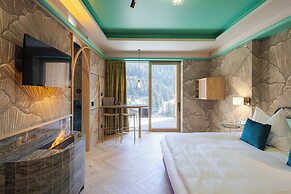 Latemar Hotel Suites & Spa