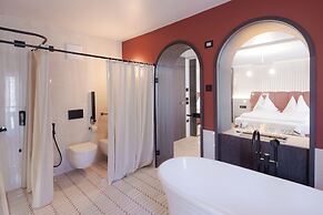 Latemar Hotel Suites & Spa