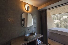 Latemar Hotel Suites & Spa