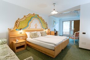 Latemar Hotel Suites & Spa