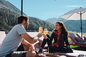 Latemar Hotel Suites & Spa