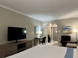 Captain Inn & Suites