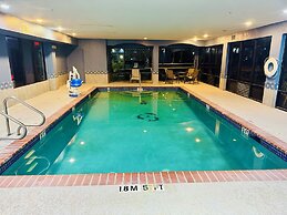 Captain Inn & Suites