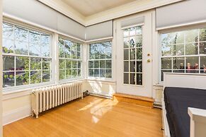 Applewood Suites - 2 BDRM Annex Loft