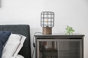 Applewood Suites - Bathurst & College