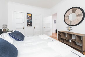 Applewood Suites - Bathurst & College