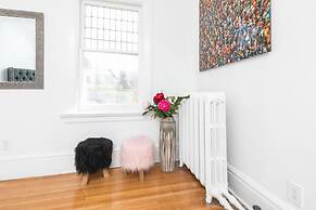 Applewood Suites - Bathurst & College