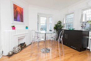 Applewood Suites - Bathurst & College