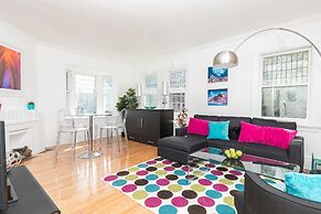 Applewood Suites - Bathurst & College