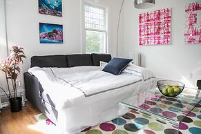 Applewood Suites - Bathurst & College