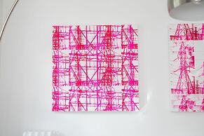 Applewood Suites - Bathurst & College