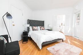 Applewood Suites - Bathurst & College