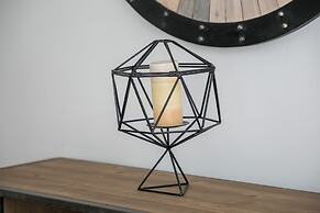 Applewood Suites - Bathurst & College