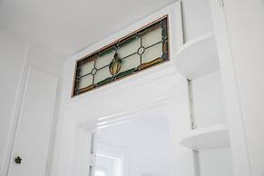 Applewood Suites - Bathurst & College