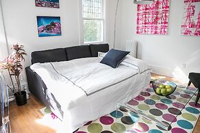 Applewood Suites - Bathurst & College