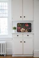 Applewood Suites - Bathurst & College