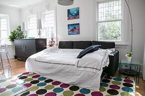 Applewood Suites - Bathurst & College