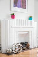 Applewood Suites - Bathurst & College