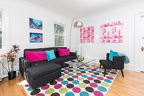 Applewood Suites - Bathurst & College