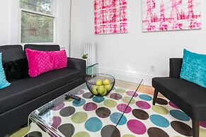 Applewood Suites - Bathurst & College