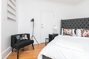 Applewood Suites - Bathurst & College