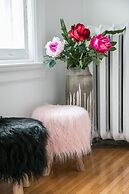 Applewood Suites - Bathurst & College