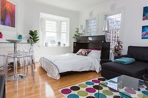 Applewood Suites - Bathurst & College